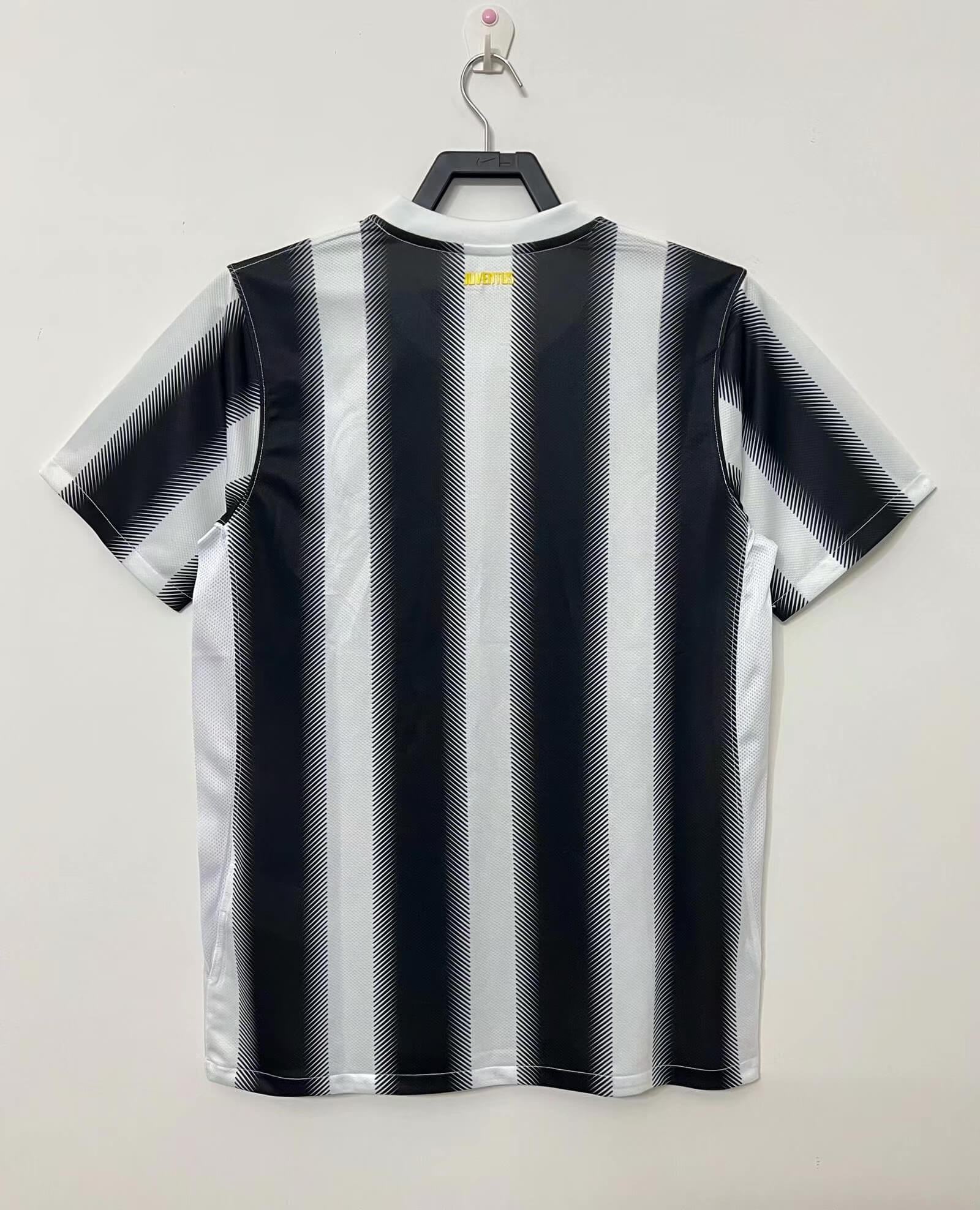 Juventus Retro Jersey Home 2011/12